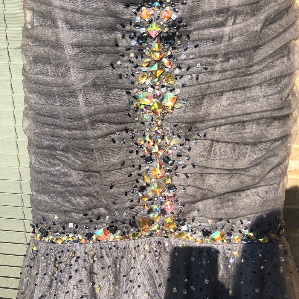 STUNNING Formal Dress - Picture 7 of 16